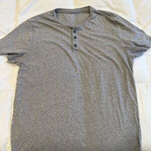 OLD NAVY GREY T SHIRT